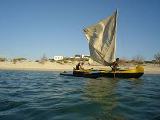 Pirogue  voile  Ifaty madagascar.jpg